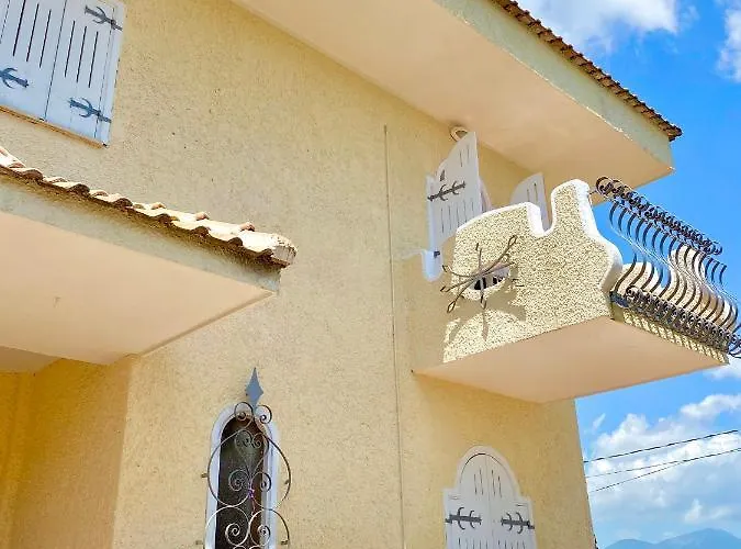 Paradise 500m Dal Mare In Estate Servizio Navetta Per Centro B&B 스펠론가
