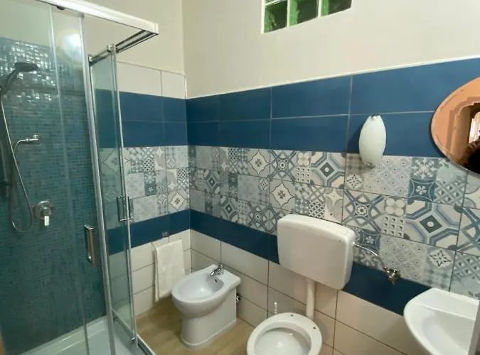 B&B Paradise 500m Dal Mare In Estate Servizio Navetta Per Centro 스펠론가