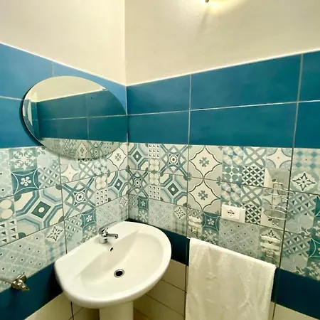 Paradise 500m Dal Mare In Estate Servizio Navetta Per Centro Bed & Breakfast