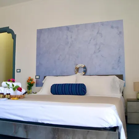 Paradise 500m Dal Mare In Estate Servizio Navetta Per Centro Bed & Breakfast *