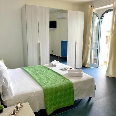 Paradise 500m Dal Mare In Estate Servizio Navetta Per Centro Bed & Breakfast
