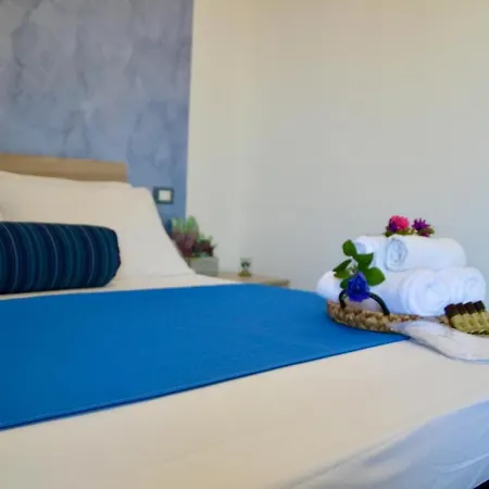 Paradise 500m Dal Mare In Estate Servizio Navetta Per Centro Bed & Breakfast