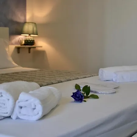 Paradise 500m Dal Mare In Estate Servizio Navetta Per Centro Bed & Breakfast