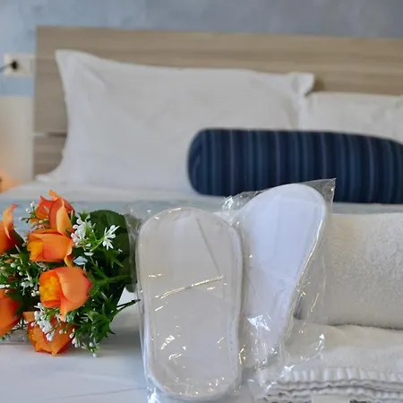 Paradise 500m Dal Mare In Estate Servizio Navetta Per Centro Bed & Breakfast